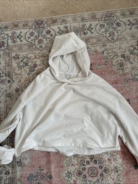 Beyond Yoga Cream Hooded Cropped Pullover Sweater